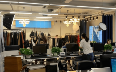 上海市通化商會走訪副會長企業華芾服飾，共話鞋帽零售新機遇